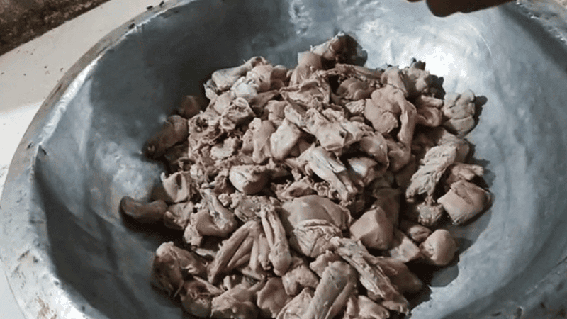 ঢাবির কলাভবন ক্যাফেটেরিয়ায় পচা মাংস