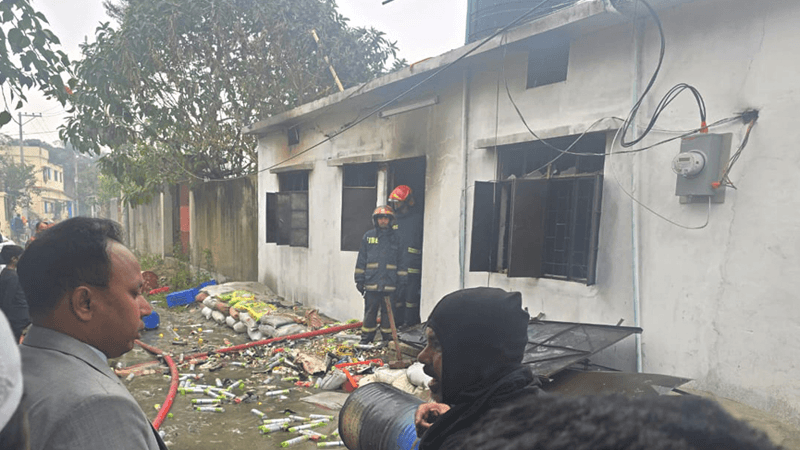 কেরানীগঞ্জে কারখানায় বিকট শব্দে বিস্ফোরণ, নিহত ১