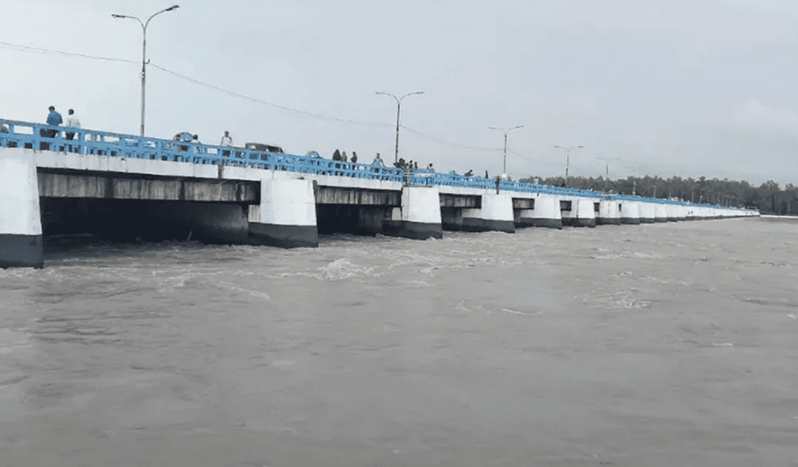 উজানের ঢলে লালমনিরহাটে তিস্তার পানি বিপৎসীমার ওপরে, নিম্নাঞ্চল প্লাবিত