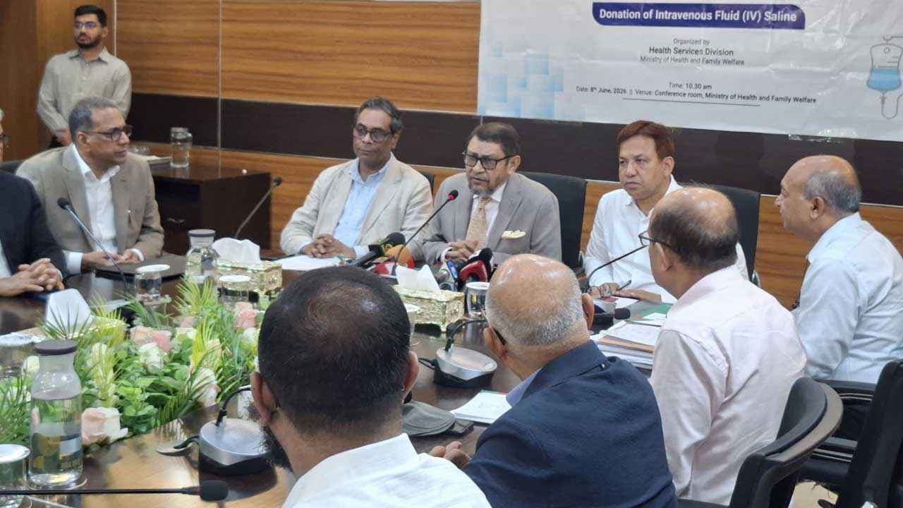 ইন্টার্ন চিকিৎসকদের দাবি যৌক্তিক কি না খতিয়ে দেখে ব্যবস্থা নেওয়া হবে: স্বাস্থ্যমন্ত্রী