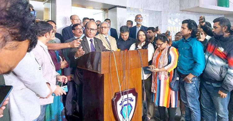 রাজনৈতিক প্রভাবমুক্ত থেকে নিষ্ঠার সঙ্গে কাজ করার অঙ্গীকার দুদক চেয়ারম্যানের