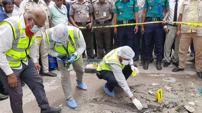 বরিশাল আদালতের ফটকে বিস্ফোরণ, অজ্ঞাতদের বিরুদ্ধে মামলা