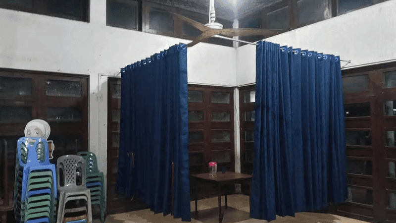 টিএসসিতে পর্দাঘেরা ‘ফিমেল জোন’, ডাকসুর উদ্যোগ ঘিরে বিতর্ক