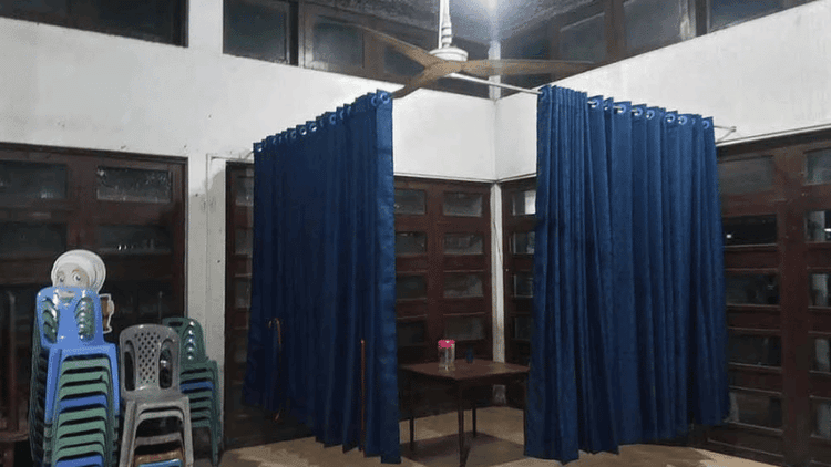 টিএসসিতে পর্দাঘেরা ‘ফিমেল জোন’, ডাকসুর উদ্যোগ ঘিরে বিতর্ক