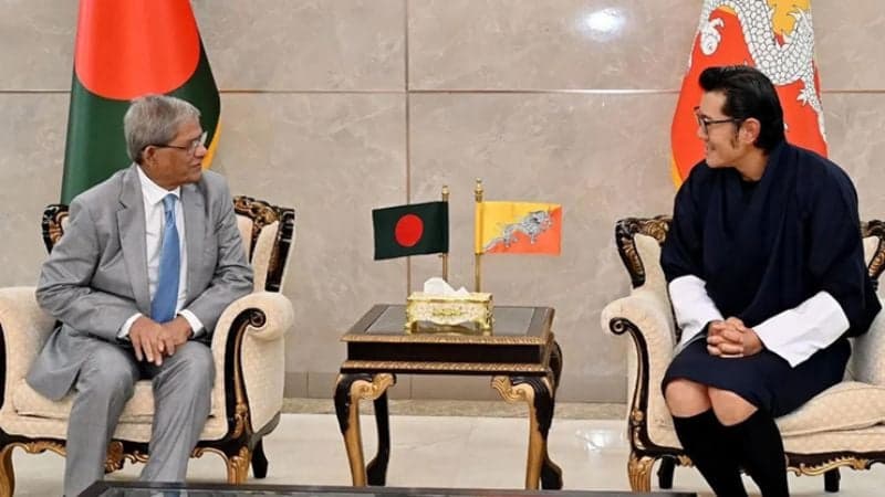 ঢাকায় সংক্ষিপ্ত যাত্রাবিরতিতে রাষ্ট্রপতির সঙ্গে ভুটানের রাজার সৌজন্য সাক্ষাৎ