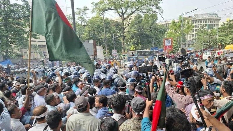 তিন দাবিতে শাহবাগ অবরোধ এমপিওভুক্ত শিক্ষক-কর্মচারীদের, শিক্ষা মন্ত্রণালয়ে বৈঠকে নেতারা