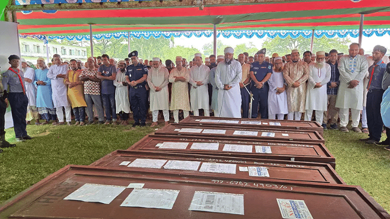 সৌদি অগ্নিকাণ্ডে নিহত নওগাঁর ৭ প্রবাসীর জানাজা সম্পন্ন, স্বজনদের কাছে মরদেহ হস্তান্তর