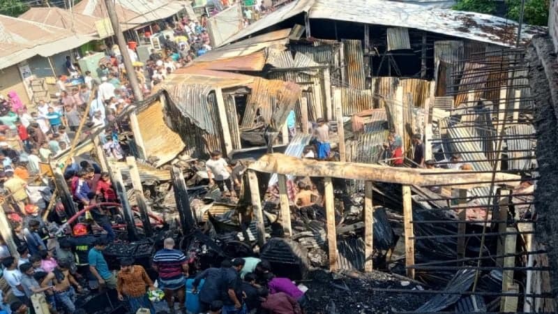 চাঁদপুরে গ্যাস সিলিন্ডার বিস্ফোরণ, পুড়ে গেছে ১৮ ব্যবসা প্রতিষ্ঠান