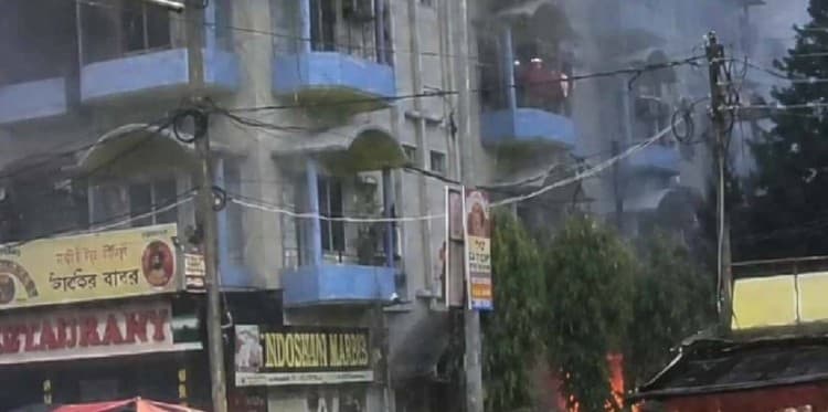 পশ্চিমবঙ্গে তারাপীঠের হোটেলে ভয়াবহ আগুন, প্রাণ গেল ৭ পুণ্যার্থীর