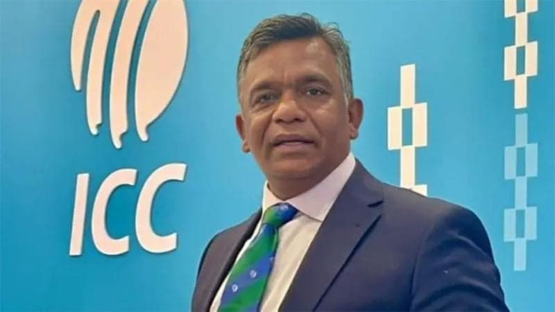 অবশেষে দেশে ফিরলেন বিসিবি সভাপতি বুলবুল