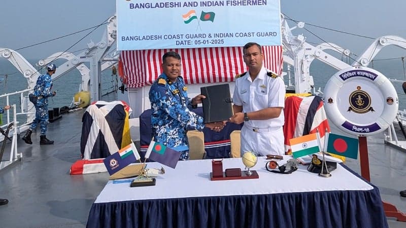 বাংলাদেশ ও ভারতে আটক ১৮৫ জেলের প্রত্যাবাসন সম্পন্ন