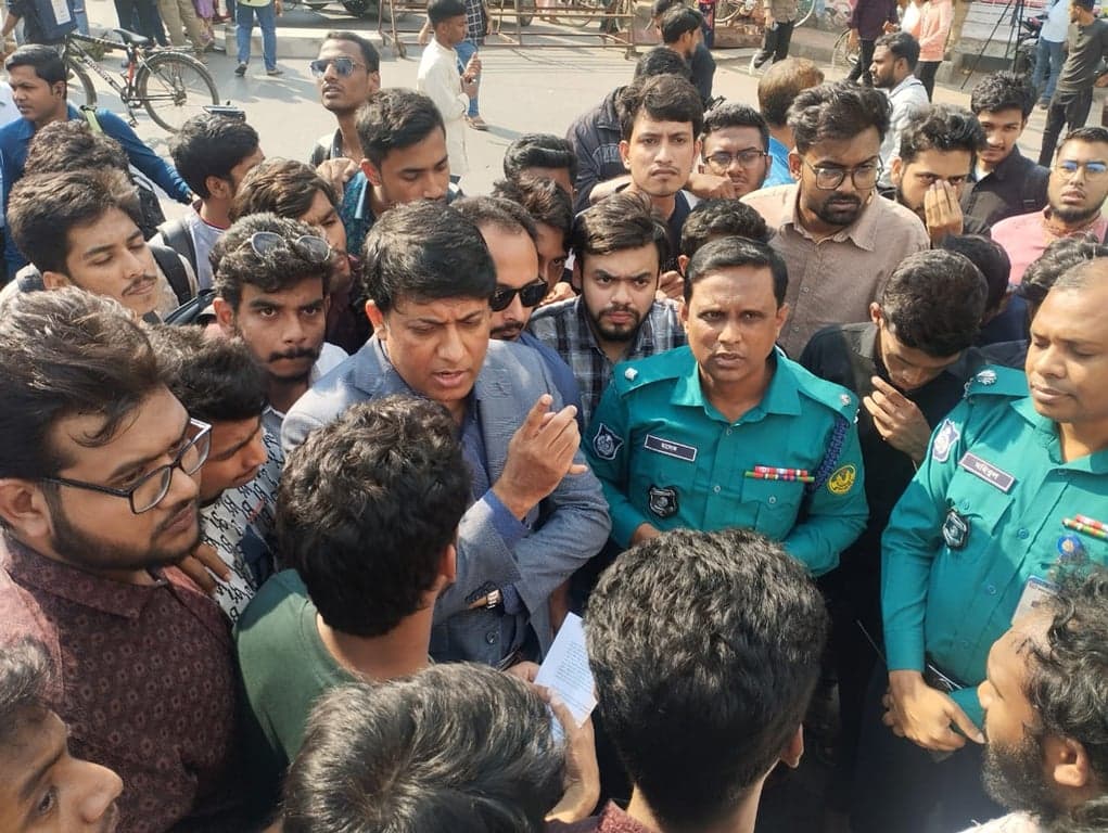 প্রশাসনের আশ্বাসে রাবিতে অবরোধ স্থগিত