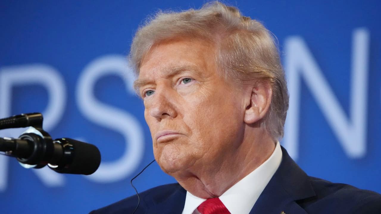 ইরানের তেল ও খারগ দ্বীপের নিয়ন্ত্রণ নেওয়ার ইঙ্গিত ট্রাম্পের