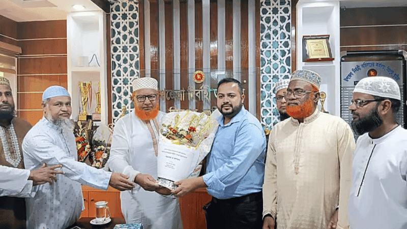 ইউএনওর কার্যালয়ে গিয়ে ফুল দিয়ে স্বাগত জানিয়ে সমালোচনায় জামায়াতের এমপি