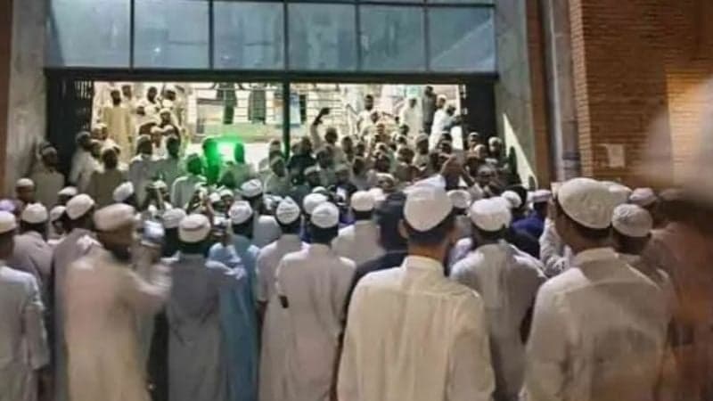কনসার্ট বন্ধের প্রতিকার চেয়ে বক্তব্য দেওয়ায় ব্রাহ্মণবাড়িয়ায় হাসনাতের বিরুদ্ধে বিক্ষোভ