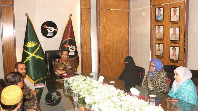 কুমিল্লা সেনানিবাসে জিওসির সঙ্গে নিহত তৌহিদের পরিবারের সাক্ষাৎ