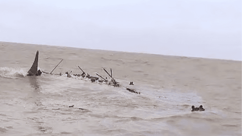 বঙ্গোপসাগরে ট্রলারডুবি, নিখোঁজ ৫ জেলে