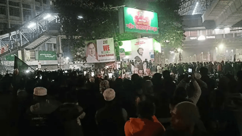 শাহবাগে রাতভর অবস্থানের ঘোষণা ইনকিলাব মঞ্চের