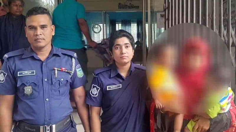 ৬ মাস বয়সী যমজ শিশুসহ গৃহবধূকে গ্রেপ্তার, ফেসবুকে ছবি পোস্ট পুলিশের