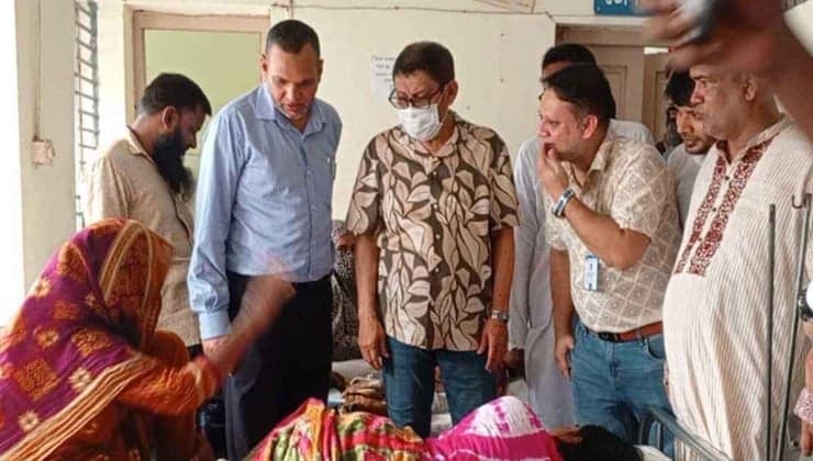 ফরিদপুরে স্বাস্থ্যমন্ত্রীর আকস্মিক পরিদর্শন, তিন নার্সকে বদলির নির্দেশ