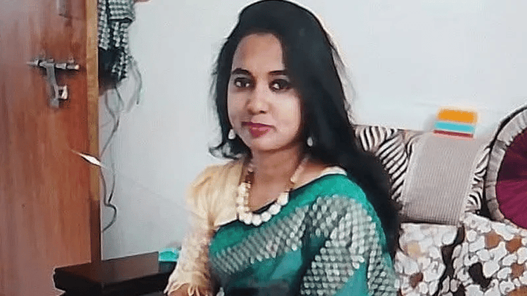 শিক্ষিকার মাথায় ছাত্রীর মায়ের ১০ কোপ, আঙুল বিচ্ছিন্ন