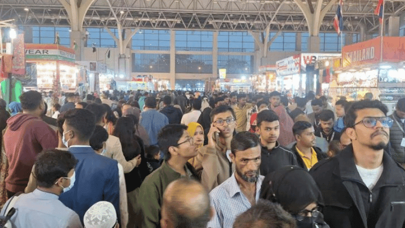 ক্রেতা ডাকাকে কেন্দ্র করে বাণিজ্য মেলায় সংঘর্ষ, আহত ২২