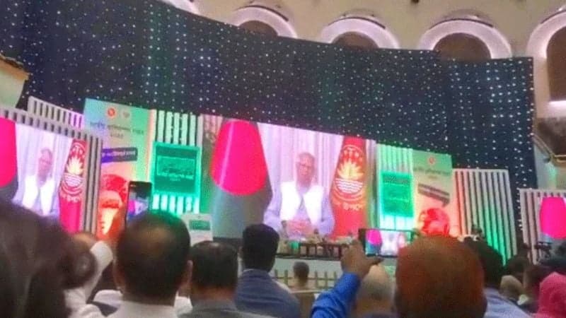 প্রাণিসম্পদ খাতের চ্যালেঞ্জ মোকাবিলায় সমন্বিত উদ্যোগের প্রয়োজন: প্রধান উপদেষ্টা 