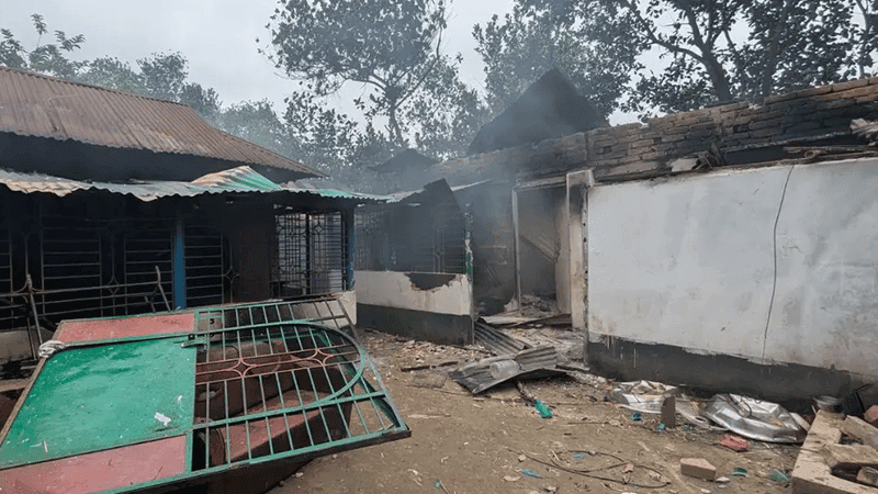 মাদক কারবারের অভিযোগে মাইকে ঘোষণা দিয়ে বাড়িতে ভাঙচুর-অগ্নিসংযোগ