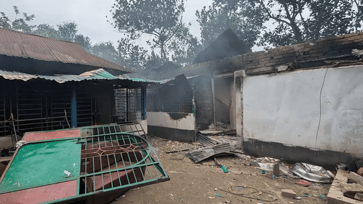 মাদক কারবারের অভিযোগে মাইকে ঘোষণা দিয়ে বাড়িতে ভাঙচুর-অগ্নিসংযোগ