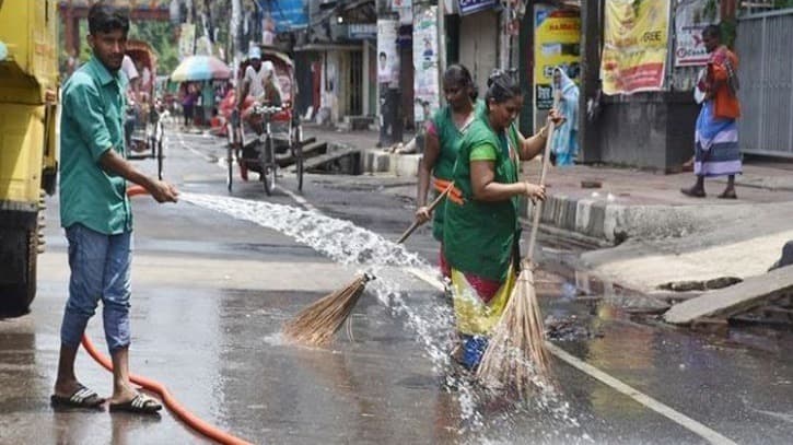 রাজধানীতে রাতের মধ্যেই কোরবানির পশুর বর্জ্য অপসারণ