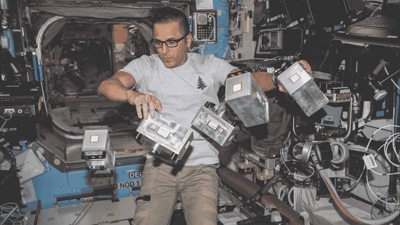 ঢাকায় পৌঁছেছেন নাসার প্রধান নভোচারী