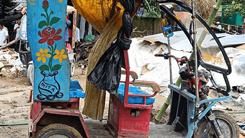চার্জে দেওয়া অটোরিকশা থেকে বিদ্যুৎস্পৃষ্টে মা-মেয়ে নিহত