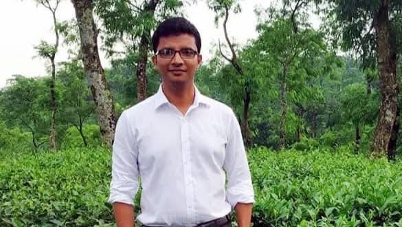 নওগাঁয় রাজস্ব কর্মকর্তার মরদেহ হাসপাতালের গেটে রেখে পালাল চালক-হেলপার