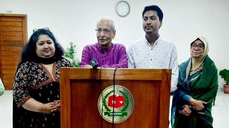 সংস্কারের জন্য রাজনৈতিক দলগুলোর সঙ্গে মতবিনিময়ের প্রয়োজন নেই: বদিউল আলম