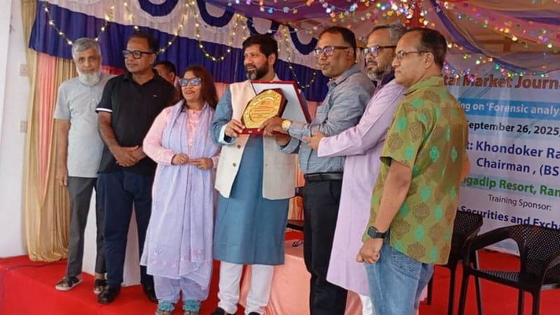 পুঁজিবাজারের টেকসই উন্নয়নে বিশ্লেষণধর্মী সংবাদের বিকল্প নেই: বিএসইসি চেয়ারম্যান 
