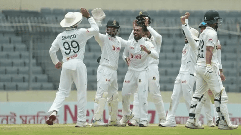 মিরাজের ফাইফারে পাকিস্তান অলআউট, লিডে বাংলাদেশ