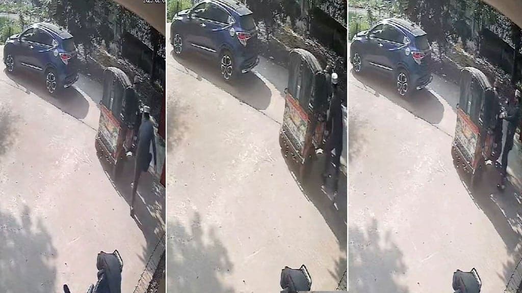 রিকশাচালককে লাঞ্ছনা: ক্ষমা চেয়ে পুনর্বহাল সমাজসেবা কর্মকর্তা