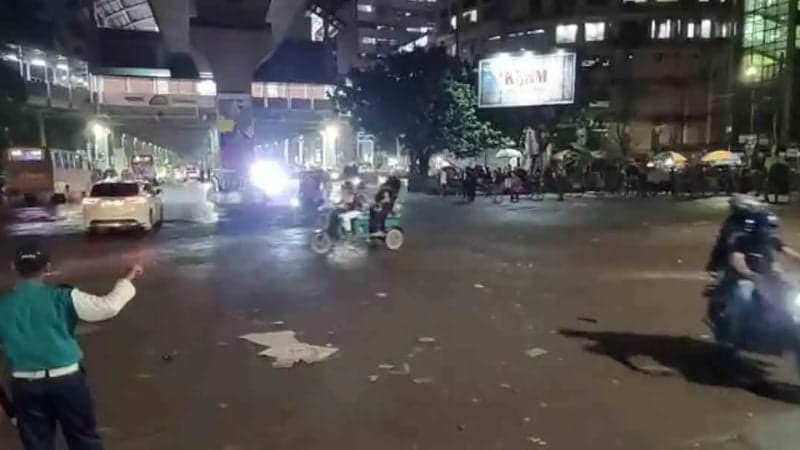 ৩৩ ঘণ্টা পর শাহবাগে যান চলাচল স্বাভাবিক