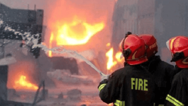 মিরপুরে শ্যামল পল্লী বস্তিতে লাগা আগুন নিয়ন্ত্রণে