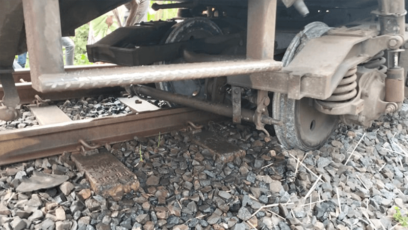 জয়পুরহাটে কুড়িগ্রাম এক্সপ্রেসের বগি লাইনচ্যুত, ৫ ঘণ্টা পর রেল চলাচল স্বাভাবিক