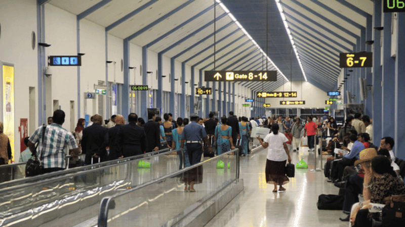 শ্রীলঙ্কায় ১৯ লাখ টাকার সিগারেট পাচারকালে বাংলাদেশি আটক