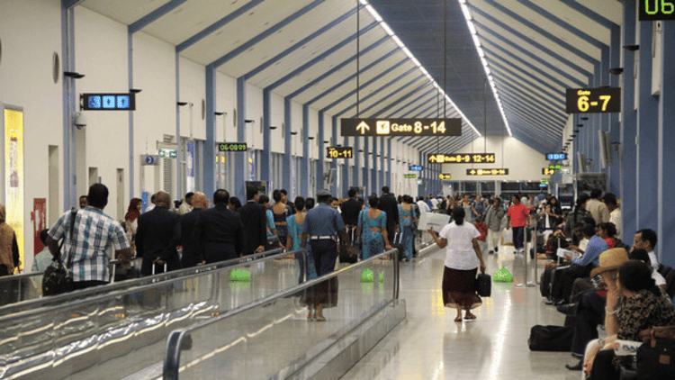 শ্রীলঙ্কায় ১৯ লাখ টাকার সিগারেট পাচারকালে বাংলাদেশি আটক