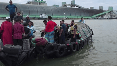 বিয়ের অনুষ্ঠানে যাওয়ার পথে মেঘনায় ট্রলারডুবিতে নারী নিহত, নিখোঁজ ৪