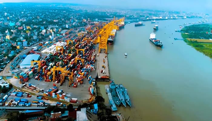 চট্টগ্রাম বন্দরে ১২০০ টন কাঁচামালসহ জাহাজডুবি