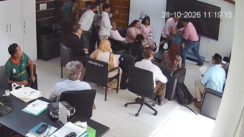 অফিসকক্ষে মারধরের শিকার আইইডিসিআরের পরিচালক