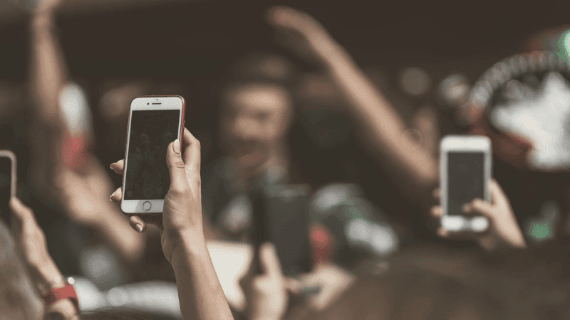 স্মার্টফোন বেশি চট্টগ্রাম বিভাগে, ইন্টারনেট ব্যবহারে এগিয়ে ঢাকা: বিবিএস