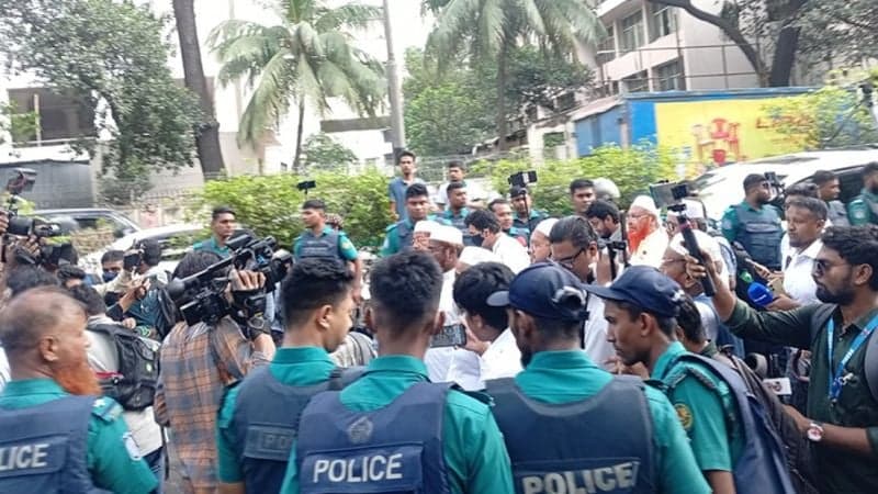 ইসলামি ৮ দলের মিছিলে পুলিশের বাধা, স্মারকলিপি নিয়ে যমুনায় শীর্ষ নেতারা 