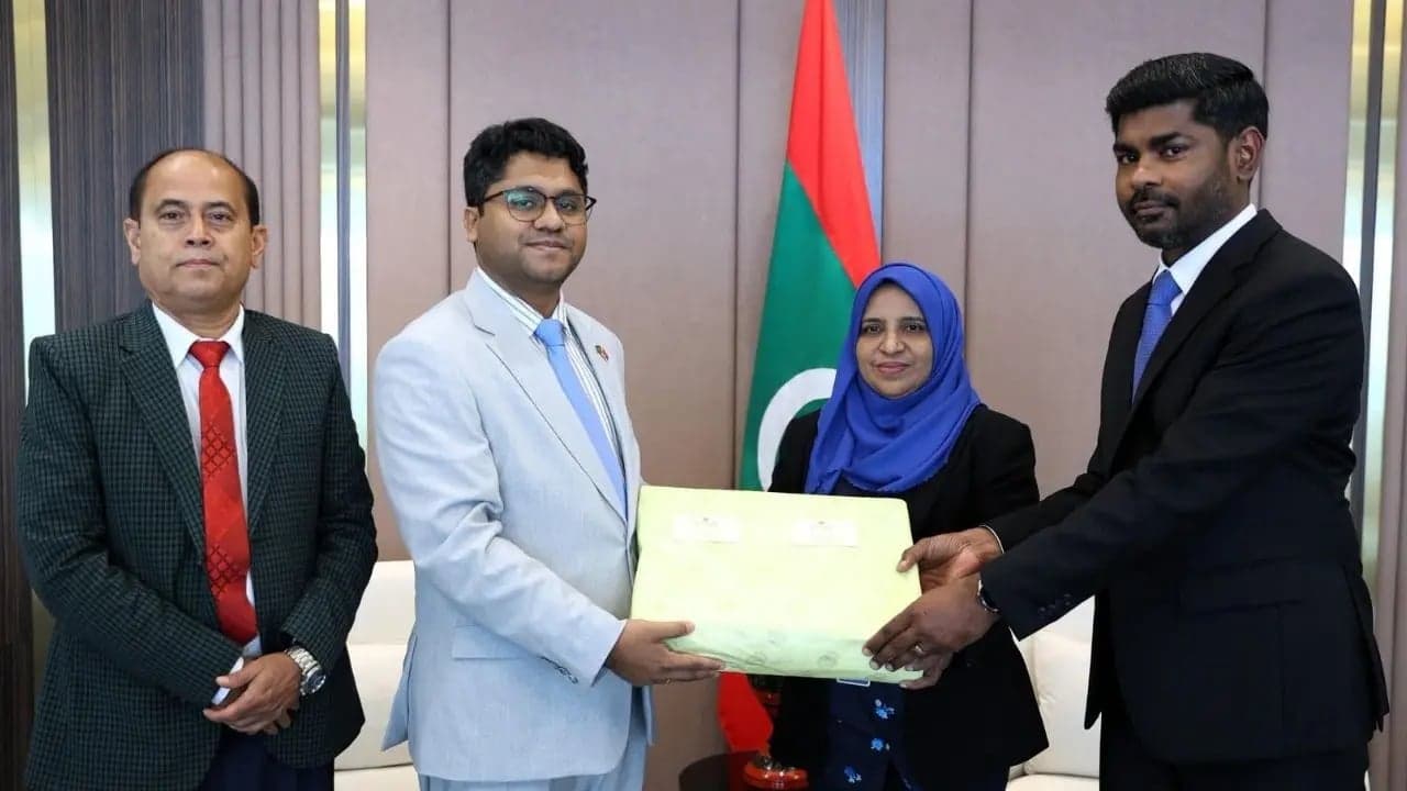 মালদ্বীপ সরকারকে আম উপহার দিলো বাংলাদেশ