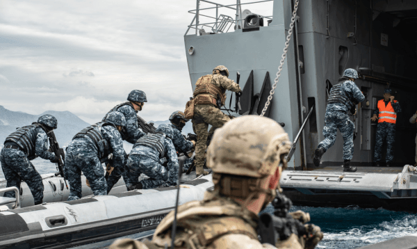 গ্রিনল্যান্ড দখলে সামরিক শক্তি ব্যবহারের ইঙ্গিত যুক্তরাষ্ট্রের