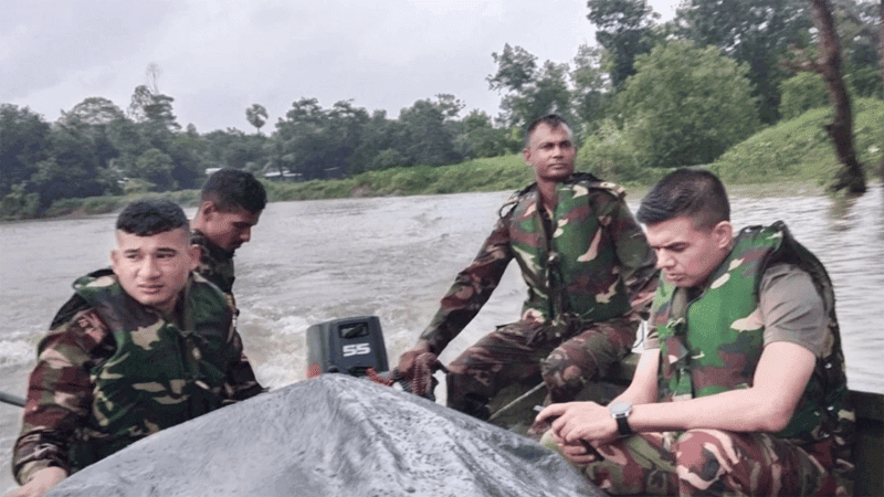 চট্টগ্রামে বন্যায় পানিবন্দি প্রায় ৪ লাখ মানুষ, ৭ উপজেলায় সেনাবাহিনী মোতায়েন